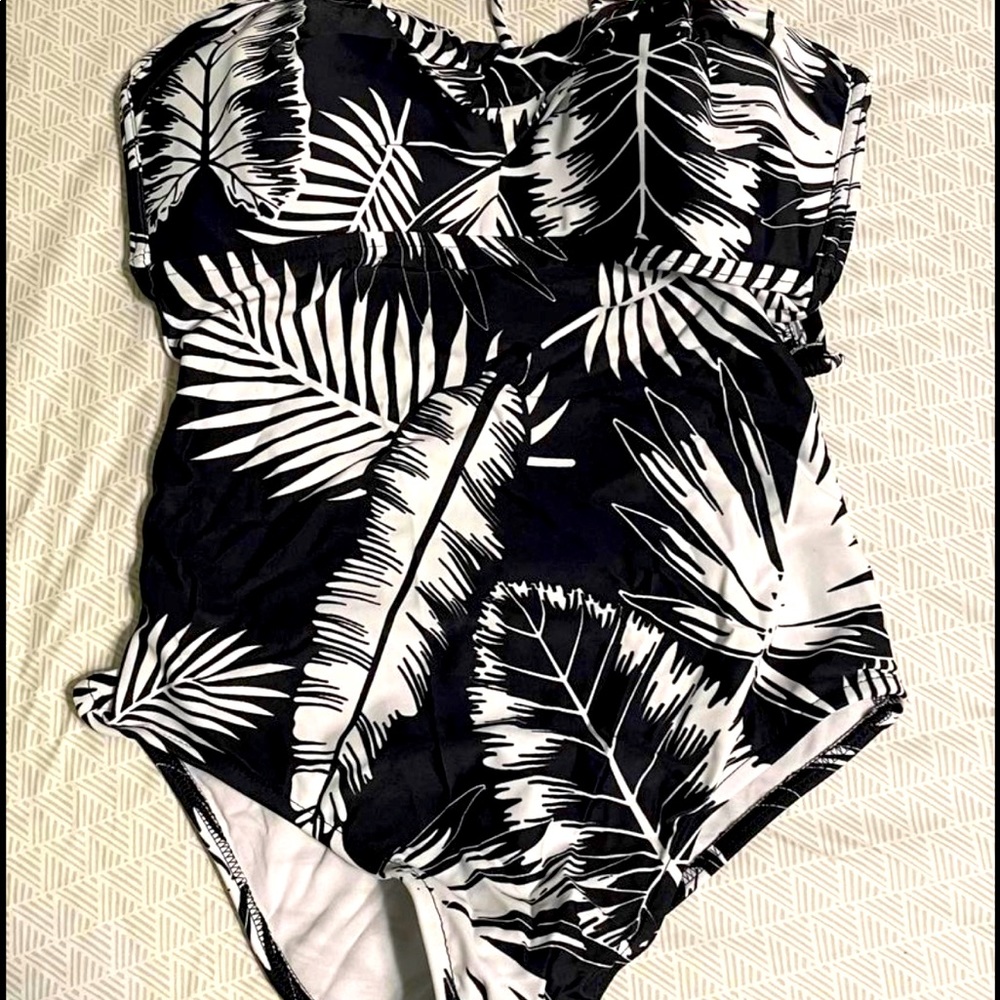 One Piece Swimsuit NWT SIZE 8